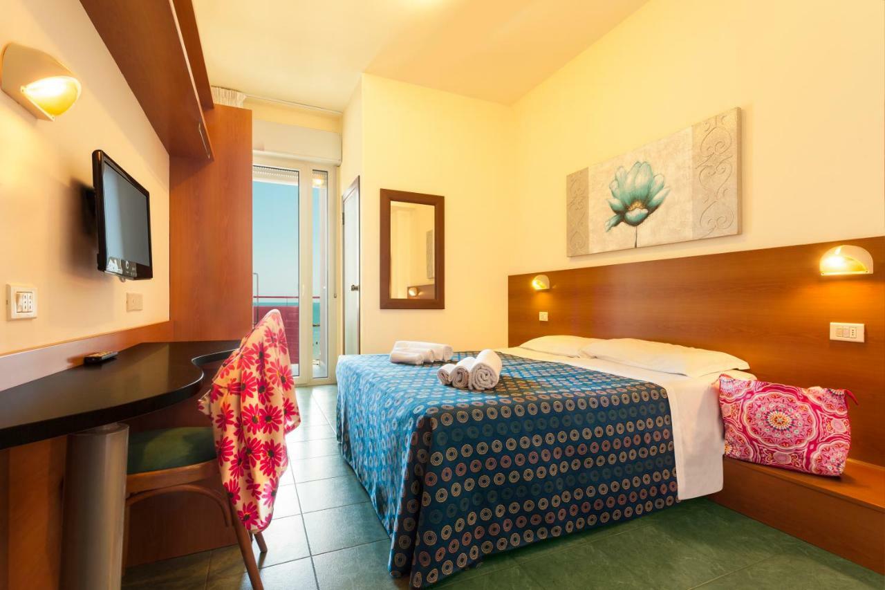 Hotel Atlantic Vista Mare Пезаро Экстерьер фото