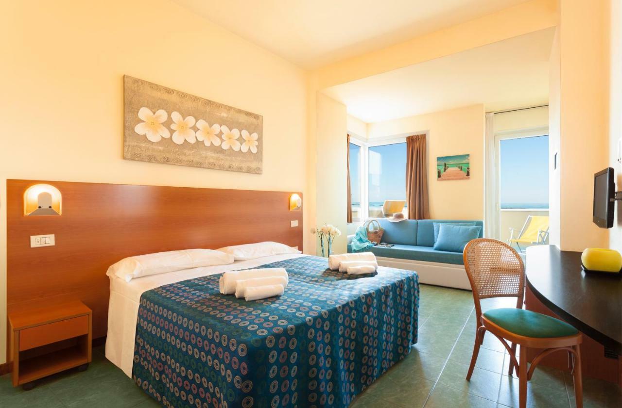 Hotel Atlantic Vista Mare Пезаро Экстерьер фото