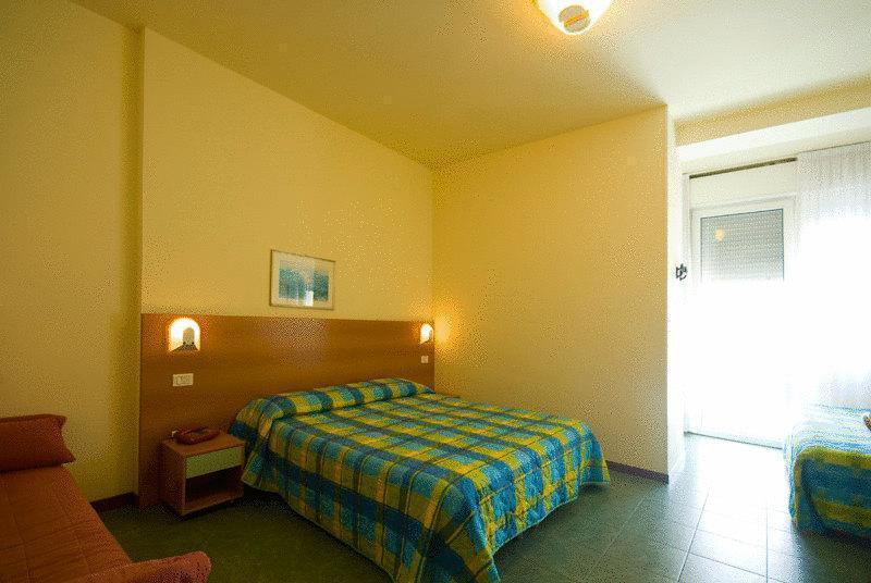 Hotel Atlantic Vista Mare Пезаро Экстерьер фото